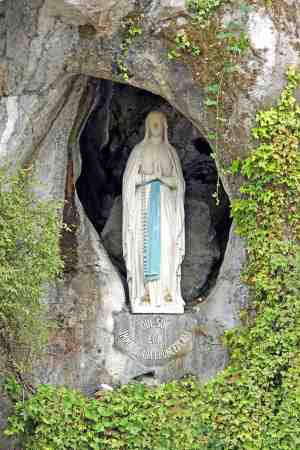 Notre-Dame de Lourdes.